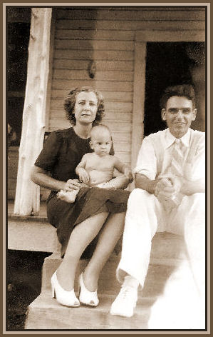 Foy Benton & Vivian Lorene (Ezzell) Hester & their daughter Nancy (35669 bytes)