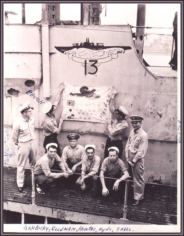 Submarine Ship Mates who served on the USS Nautilus during WW II, including Foy Benton Hester (722316 bytes)