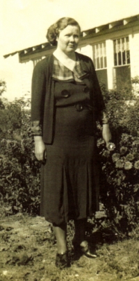Eunice Helen VICKERY (75938 bytes)