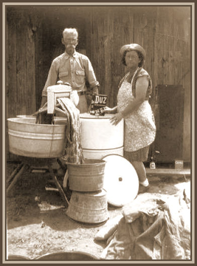 Unknown Photo - possibly James family (48000 bytes)